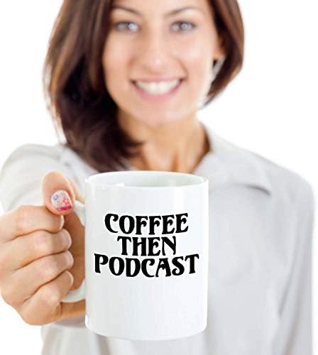 Podcasting Podcaster pokloni, kava, a zatim podcast šalica