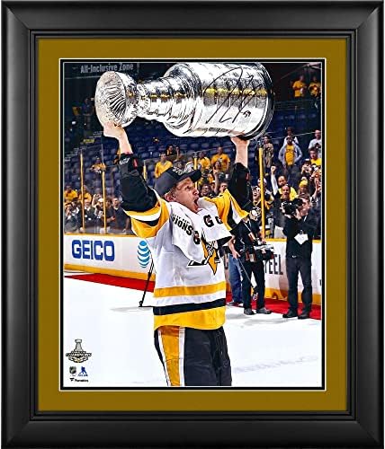 Jake Guentzel Pittsburgh Penguins uokviren autogramiranim 16 x 20 podizanjem šalice fotografije - Autografirane NHL fotografije